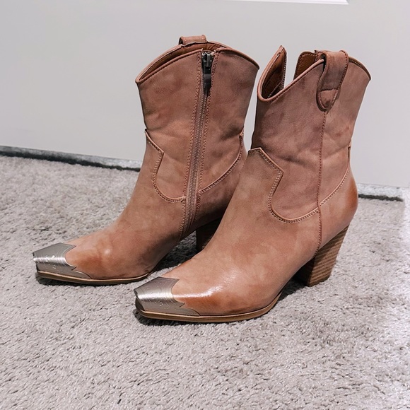 Shoes - Silver tip cowboy boots